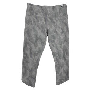 Athleta Sandbar Be Present Capri  Pocket Leggings Grey Camo Petal Hem  Medium
